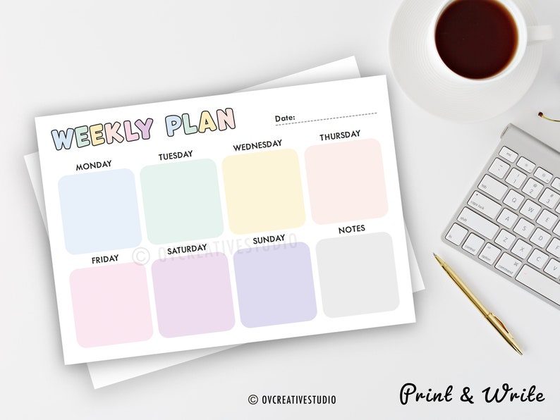 Puede incluir: Un planificador semanal imprimible con casillas de colores pastel para cada d&iacute;a de la semana. Los d&iacute;as de la semana est&aacute;n etiquetados como lunes, martes, mi&eacute;rcoles, jueves, viernes, s&aacute;bado y domingo. Hay una secci&oacute;n de notas en la parte inferior del planificador.