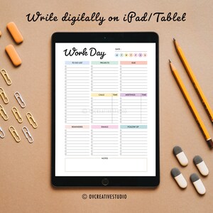Puede incluir: Una plantilla de planificador digital para un d&iacute;a de trabajo en la pantalla de un iPad. La plantilla incluye secciones para listas de tareas, proyectos, llamadas, reuniones, recordatorios, correos electr&oacute;nicos, seguimiento y notas. La plantilla est&aacute; dise&ntilde;ada para ser utilizada con un l&aacute;piz.