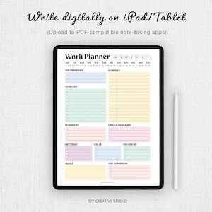 K&ouml;nnte beinhalten: Ein digitaler Arbeitsplaner auf einem schwarzen Tablet. Der Planer enth&auml;lt Abschnitte f&uuml;r Top-Priorit&auml;ten, To-Do-Listen, Erinnerungen, Meetings, E-Mails und Notizen. Ein wei&szlig;er Stift befindet sich rechts. Der Text lautet "Write digitally on iPad/Tablet".