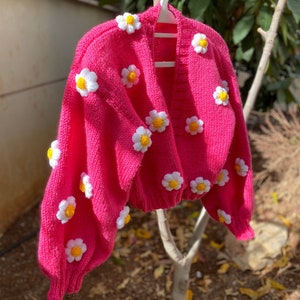 Daisy Grobstrick Cardigan Handgemachter Pullover für Frauen Gänseblümchen Strickjacke Oversized Daisy Cardigan Valentinstag Geschenk für Sie Bild 3