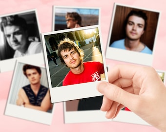 Joe Keery Sticker and Photo Set