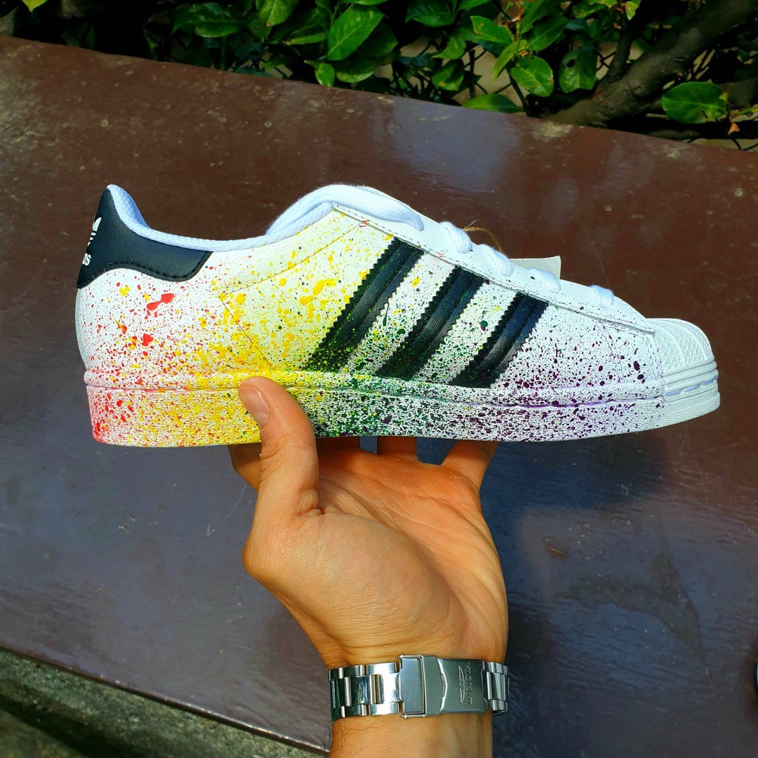 estimular cristal revista Rainbow Color Splash Custom Adidas Superstar - Etsy Denmark