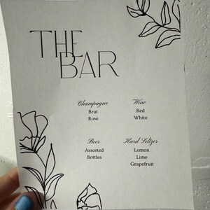 Plantilla de Canva para menú de bar de bodas con diseño floral