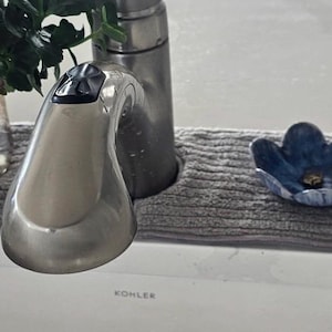 Faucet Splash Catcher: Kitchen Sink Drip Bib
