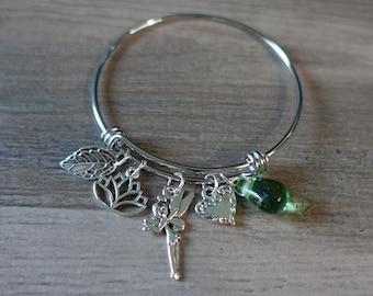 Fairy Silver Charm Armband &Dark Forest Green Beaded Armband Set - fee, blad, lotus, en hart charme, fairycore, kerstcadeau