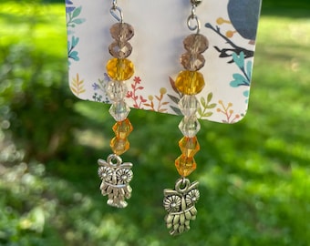 Pendientes con dije de búho: dije de búho plateado, cuentas naranjas, regalo para amantes de los búhos, regalo de Navidad