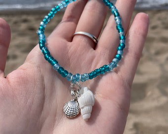 Seashell Charm Turquoise Beaded Bracelet Set - Beach bracelet, seashell jewelry, beach lover gift, white seashell, silver seashell