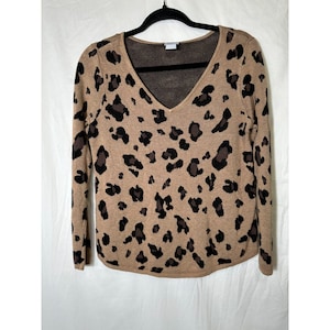Chico&#39;s Women&#39;s Leopard Print V-Neck Lightweight Sweater Size (1) M