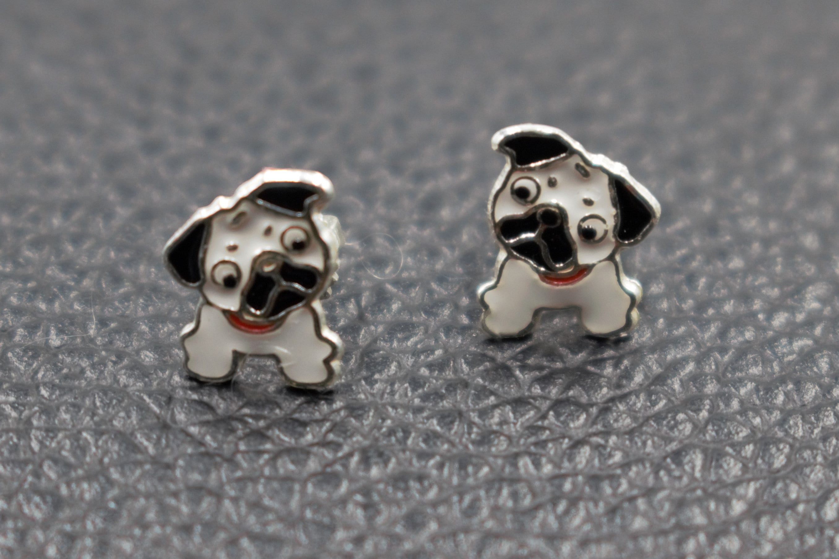 パグ犬のイヤリング - Etsy 日本