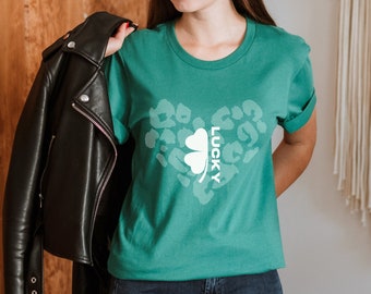 Camisa del día de San Patricio, camiseta verde de la suerte, camiseta de trébol, camiseta irlandesa, regalo del día de San Patricio, estampado de leopardo, corazón de leopardo, camisa verde