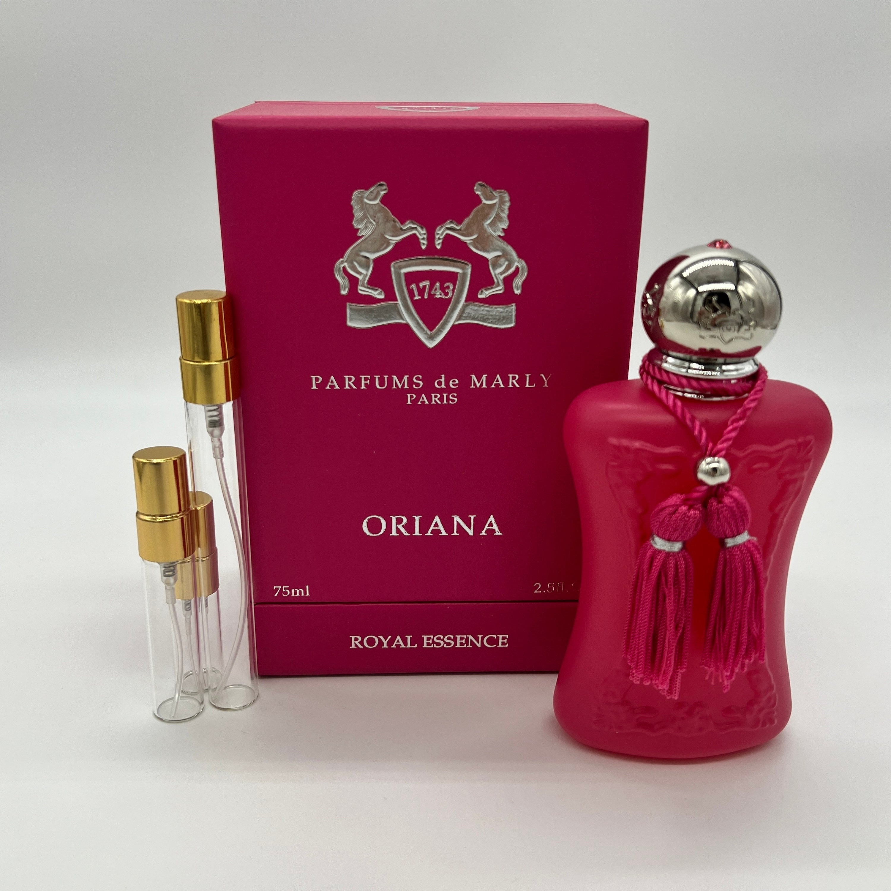 Royal essence. Essence Parfums лого.