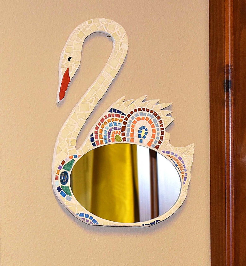Miroir décoratif mosaïque animalier beige et multicolore, en forme de cygne image 8
