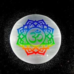 Selenite Charging Plate with Om Symbol – Crystal Charging Disc for Spiritual Healing, Cleansing & Meditation Healing Charging Plate gift