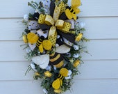 Bumble Bee Wreath with Large Bee, Yellow and Black Spring and Summer Floral Wreath, Country Garden Wreath, Elongated Bumble Bee Design