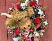 Highland Cow with Red and White Geraniums, Farmhouse Design, Rustic Cow Wreath, Country Decor, Indoor/Outdoor Design, ShellysWreathsNMore