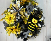 Sunflower Wreath with Bumble Bee, Yellow and Black Spring Floral Wreath, Bumble Bee Wreath, Indoor/Outdoor Design, ShellysWreathsNMore