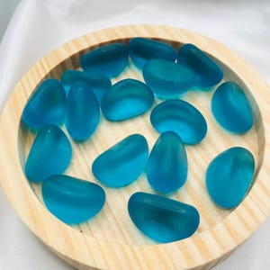 TÜRKISE Recyclingglas Edelsteine - Aqua Blue mattierte Kristallkiesel - Bastelbedarf