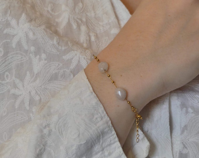 Un bracelet minimaliste avec une perle de culture eau douce sur argent