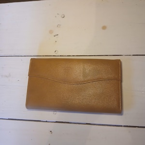 Cartera vintage Buxton para mujer, con solapa y talonario de cheques, 19 x 11,4 cm, piel con ranuras, color marrón coñac