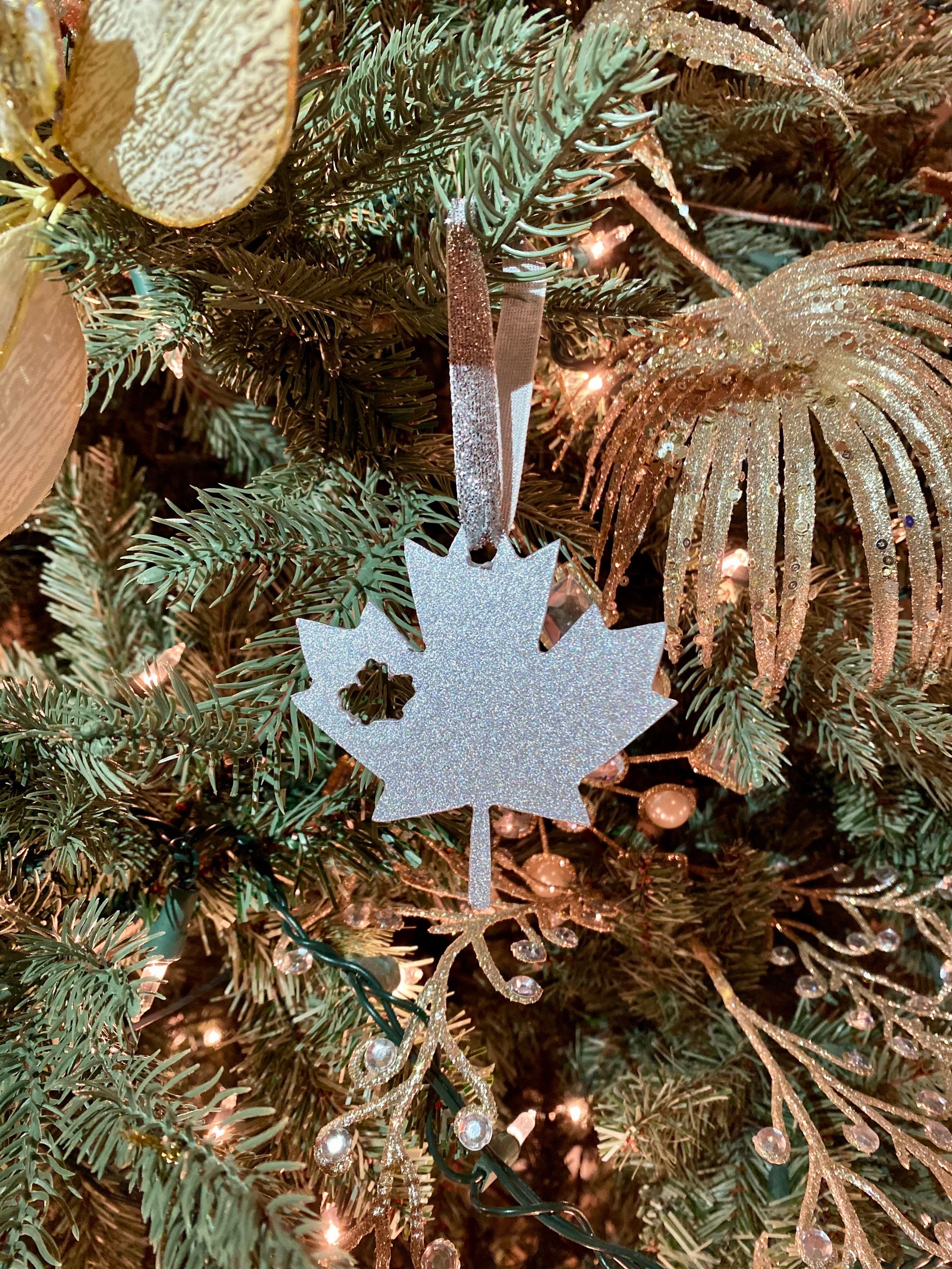 Metal Maple Leaf Ornament / Christmas Tree Ornament/ Wedding Favours