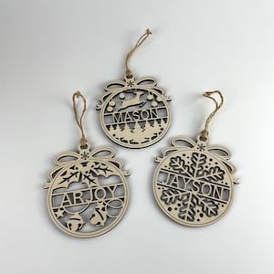 Ornamenten kerstnaam, kerstballen, kerstdecor, gepersonaliseerd ornament, vakantiedecoratie, plaatskaart, cadeaukaartjes, gepersonaliseerd