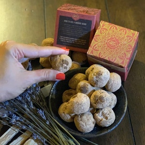 Sandalwood Olibanum Smudge Bombs: Natural Incense, Relaxation (8 Pieces)
