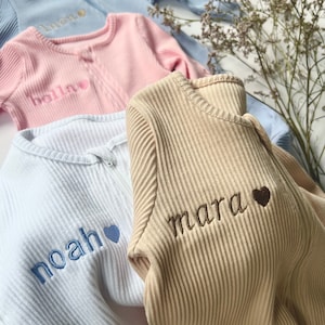 Personalised Baby Zip Romper Embroidered Baby Overalls . Summer Autumn Winter White Sage Outfit Name or Initials First Valentines Day zdjęcie 1