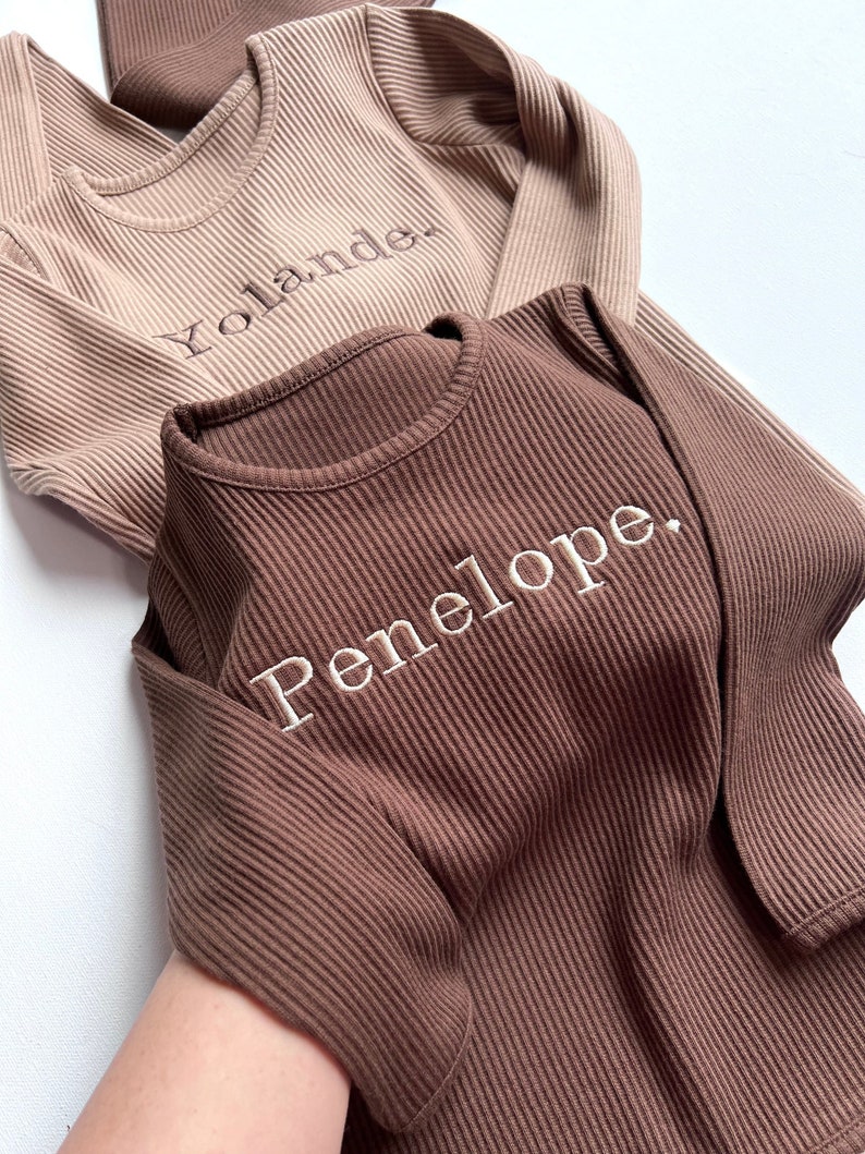 PERSONALISIERTE Initialen oder Name Lounge Set Baby Kleinkind Loungewear Name Kleidung Kleidung Jungen Mädchen Personalisierte Kinderkleidung Bild 1