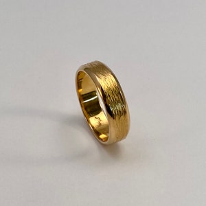 Classic 18K Yellow Gold Band