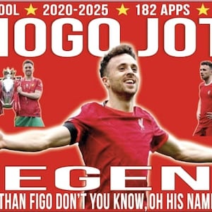 Puede incluir: Un póster rojo con Diogo Jota, futbolista, con el texto "DIOGO JOTA LEGEND" en letras blancas grandes. El póster incluye el texto "LIVERPOOL 2020-2025 182 APPS 65 GOALS" y la frase "BETTER THAN FIGO DON'T YOU KNOW, OH HIS NAME IS DIOGO!"
