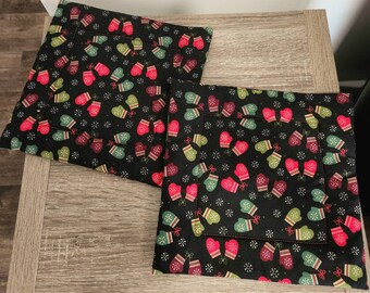 2 Quilted Pot Holders with Mittens Handmade.