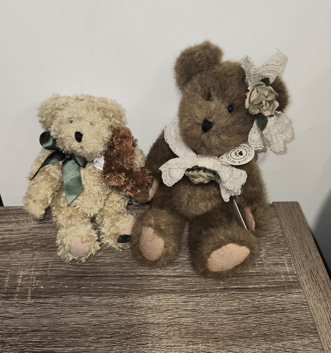 Lot of 2 Vintageplush Boyds Bears Jointed With Tags 1988 - 2001