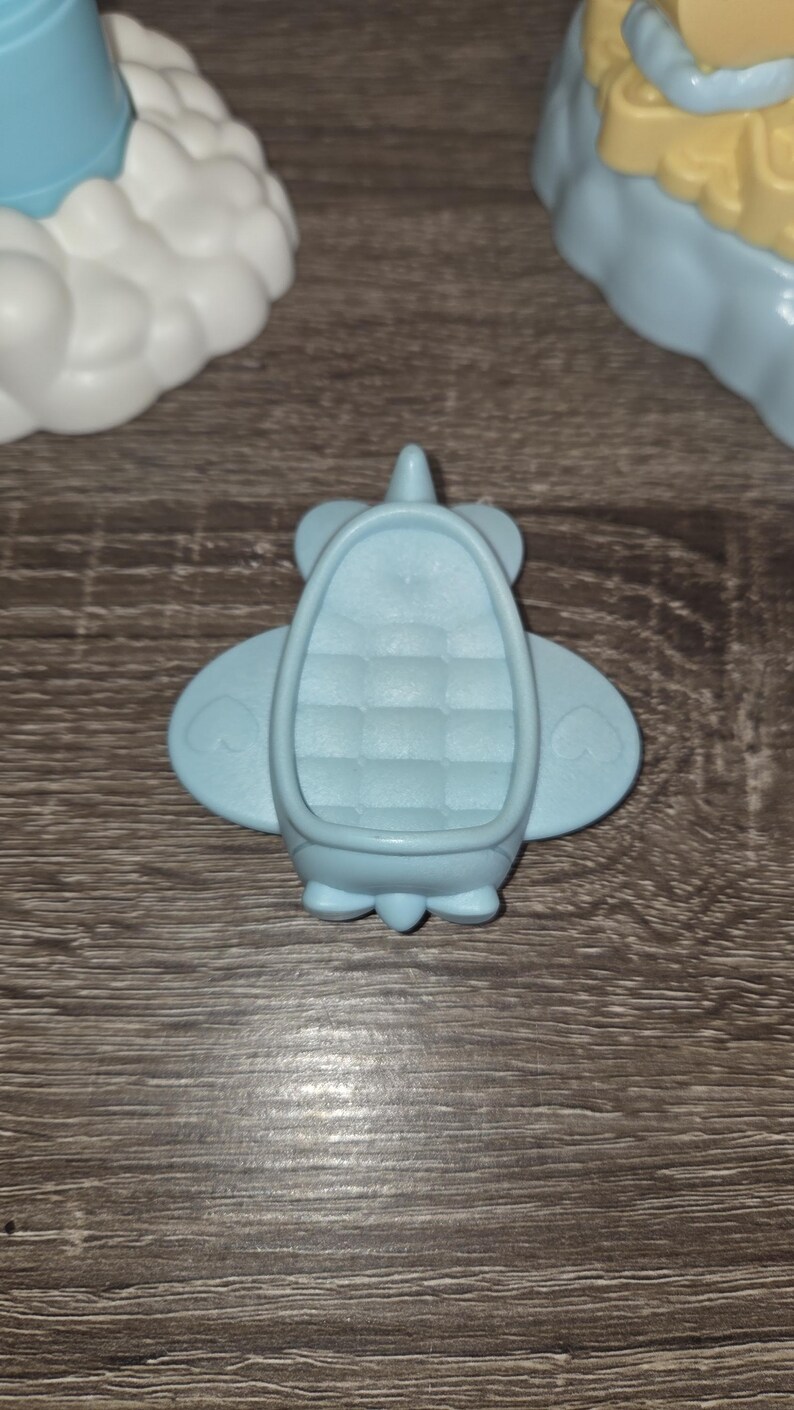 Conjunto de juego de avión para bebé de Sylvanian Families de estilo vintage y conjunto de carrusel de estrellas para bebé de Calico Critters con cama de avión. imagen 7