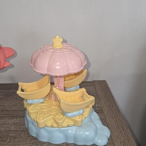 Conjunto de juego de avión para bebé de Sylvanian Families de estilo vintage y conjunto de carrusel de estrellas para bebé de Calico Critters con cama de avión. imagen 4