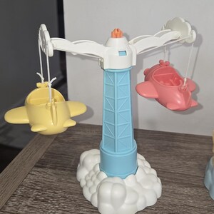 Conjunto de juego de avión para bebé de Sylvanian Families de estilo vintage y conjunto de carrusel de estrellas para bebé de Calico Critters con cama de avión. imagen 8