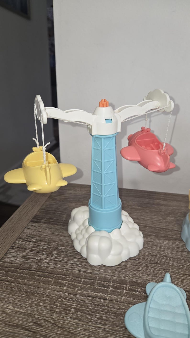 Conjunto de juego de avión para bebé de Sylvanian Families de estilo vintage y conjunto de carrusel de estrellas para bebé de Calico Critters con cama de avión. imagen 8