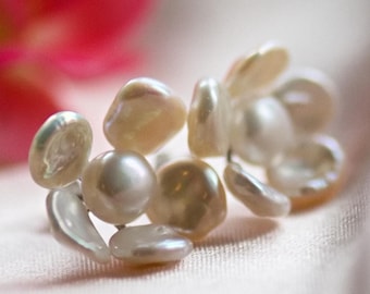 Zoetwaterparel zilveren oorbellen, handgemaakte pareloorbellen bloem, natuurlijke barokke parelstekers, bruiloft oorbellen, cadeau bruidsmeisje