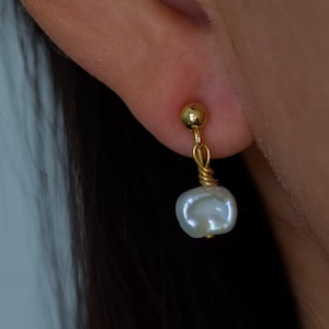 Orecchini a clip con petali di perle, orecchini senza piercing, orecchini a clip senza dolore, regalo di compleanno, orecchini da sposa, orecchini a clip da sposa