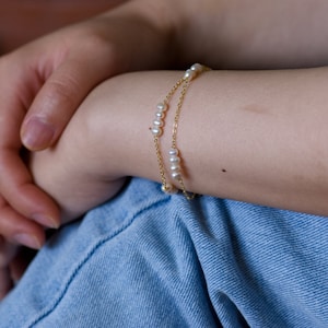 gold pearl bracelet, layered freshwater pearl bracelet, beaded bracelet, minimalist layered chain, gift for her, gift for Mom