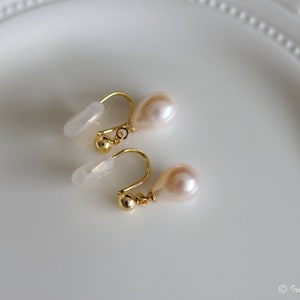 14k Gold Filled Clip On Earrings, Clip On Freshwater Pearl Earrings, Bridal Clip On Earring, Wedding Earrings,No Piercing Ears, Gift for Mom zdjęcie 5