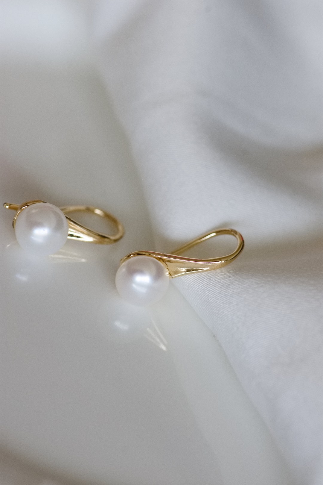 Freshwater Pearl Mini Huggie Hoop Earrings main image 0