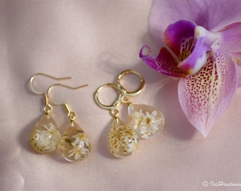 Resin Real Daisy Earrings, Gold Dainty Floral Ear Hoops, Pressed Flower Resin Earrings, Birthday Gift, Gift for Her, Valentine's Gift