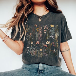 Pressed Flowers Comfort Colors Tshirt, Boho Wildflowers Cottagecore Shirt Vintage Botanical Tee Pastel Floral Nature Shirt Garden Lover Gift