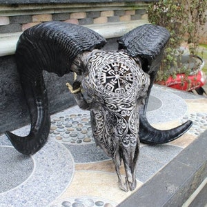 Ram skull - Carved sheep skull decor, ram skull carving with horn.
