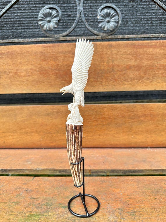 手彫りの鹿の角と鷲の彫刻：ホームデコレーション - Etsy 日本