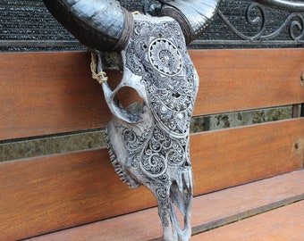 牛の角　彫り物 牛の角 彫り物 - メルカリ