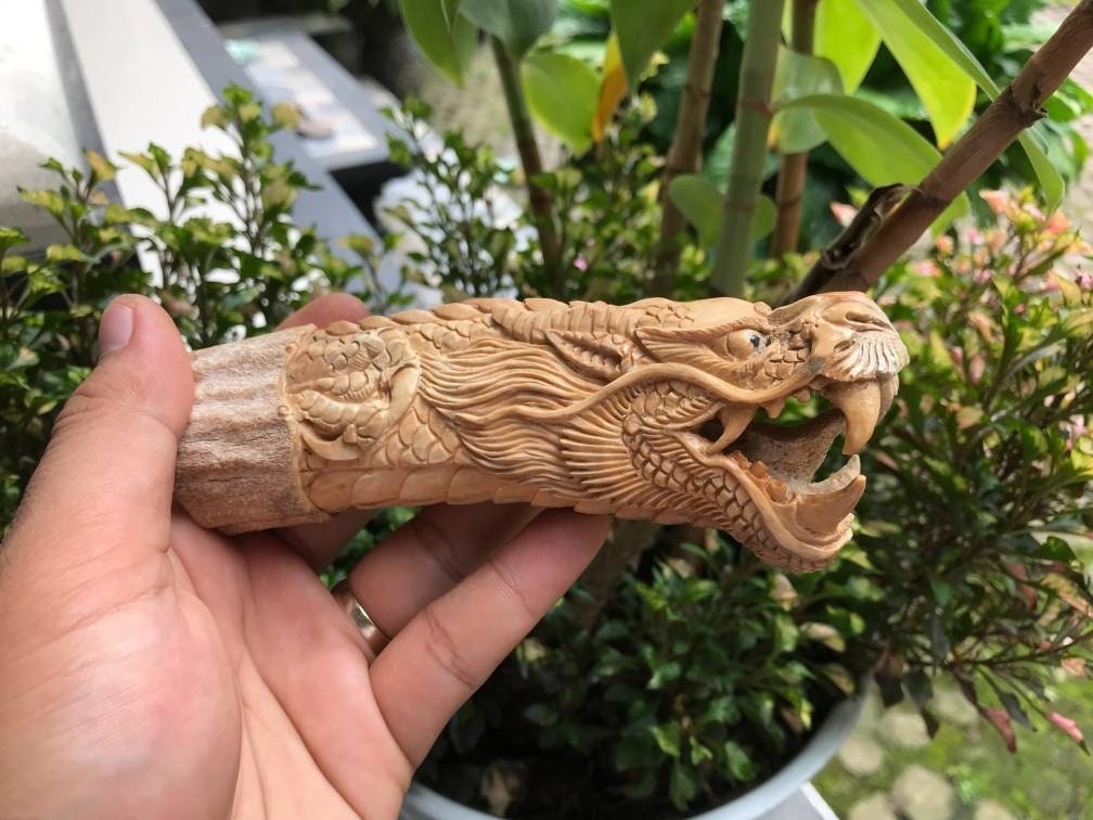 【種名　日本鹿の角】 オリジナル彫刻　⭐️銀の龍を背に乗せて♪⭐️ ドラゴン☆匿名☆ il_fullxfull.4273278592_ege5.jpg