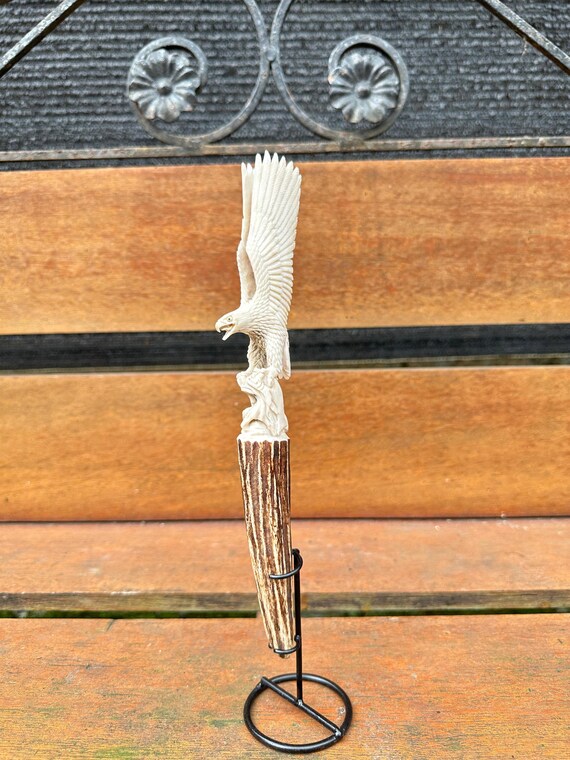 手彫りの鹿の角と鷲の彫刻：ホームデコレーション - Etsy 日本