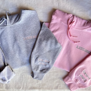 Aangepaste geborduurde hoodie met Romeinse cijfers, hoodie met aangepaste datum en initiaal, jubileum verlovingscadeaus, Valentijnsdagcadeaus voor koppels