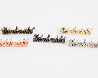 Metal Handmade Script Label – 1pc with Fastener | 3cm x 0.9cm | Sewing Tag for Crochet, Knitting, Bags & Crafts